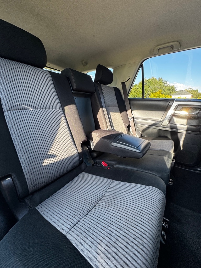 Toyota 4Runner SR5 2WD 2018