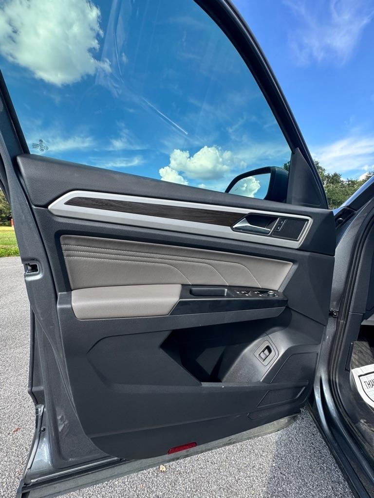 Volkswagen Atlas 3.6L V6 SE w/Technology FWD *Ltd Avail* 2021