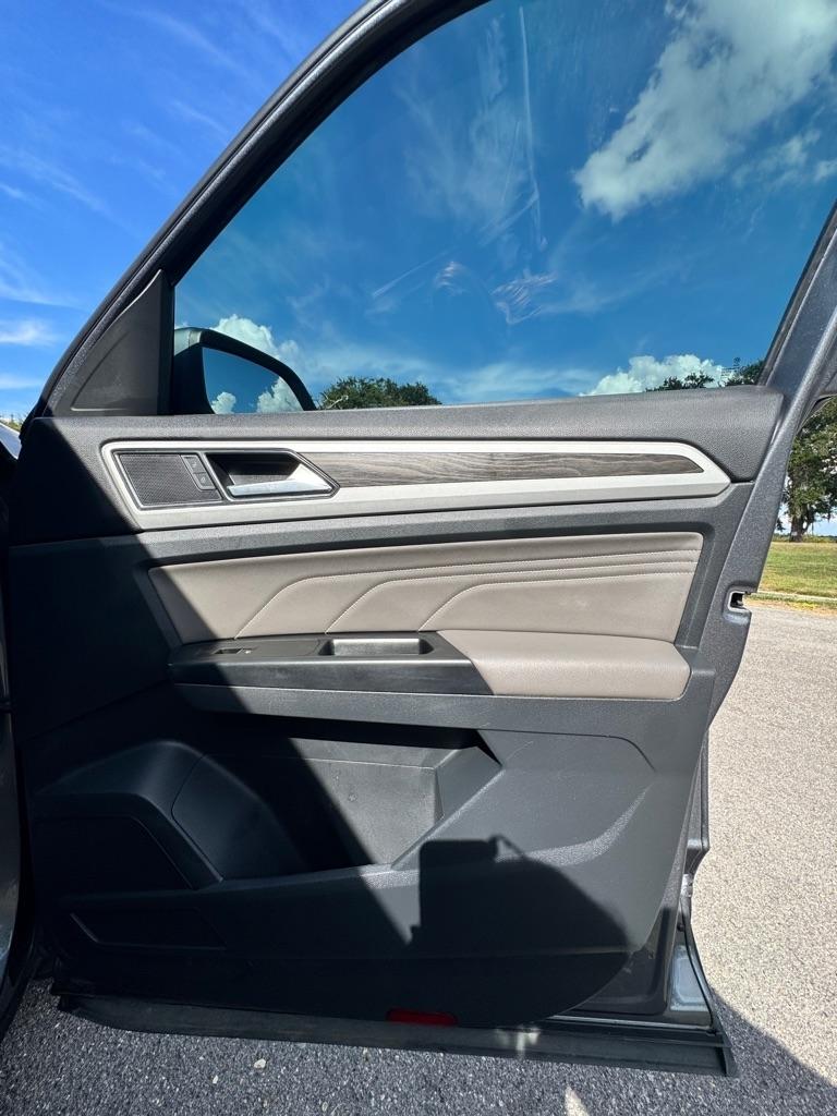 Volkswagen Atlas 3.6L V6 SE w/Technology FWD *Ltd Avail* 2021