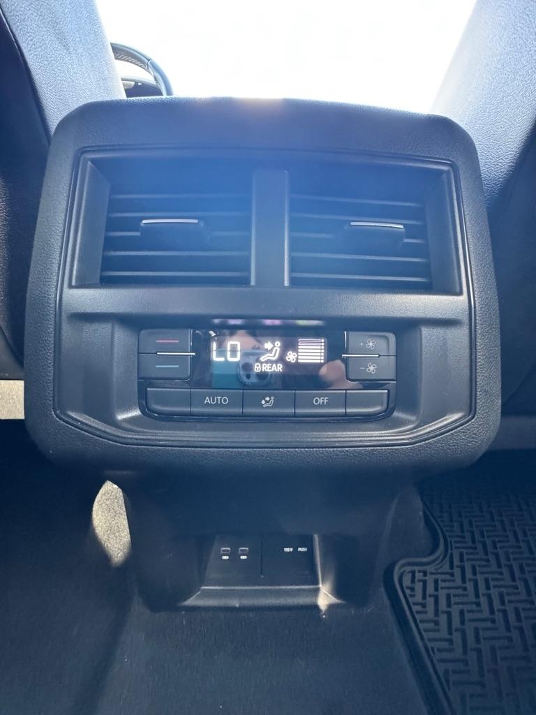 Volkswagen Atlas 3.6L V6 SE w/Technology FWD *Ltd Avail* 2021