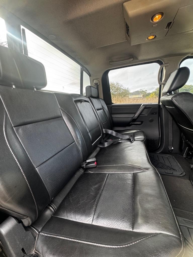 Nissan Titan 2WD Crew Cab SWB SL 2011