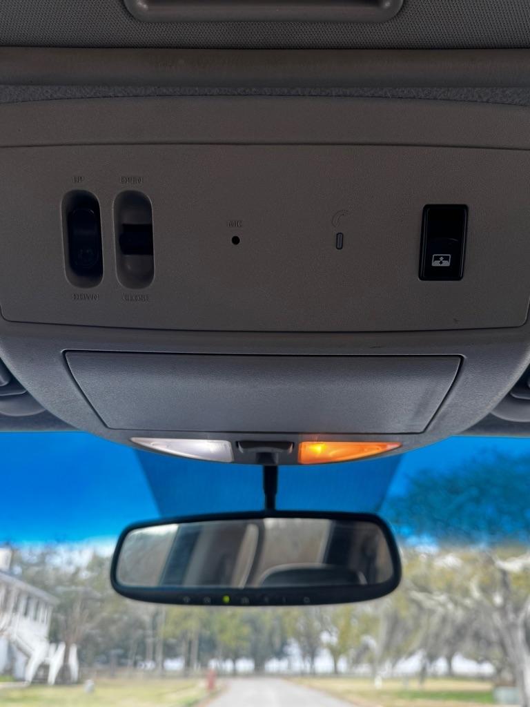 Nissan Titan 2WD Crew Cab SWB SL 2011