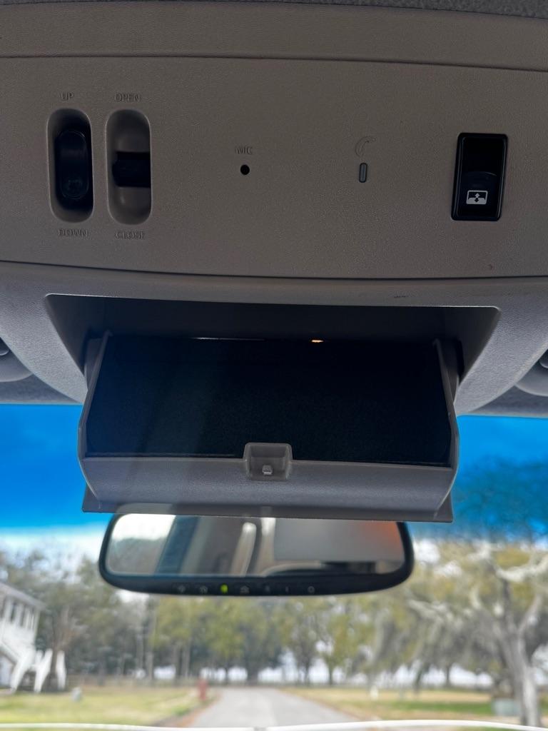 Nissan Titan 2WD Crew Cab SWB SL 2011