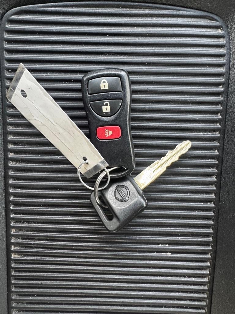 Nissan Titan 2WD Crew Cab SWB SL 2011