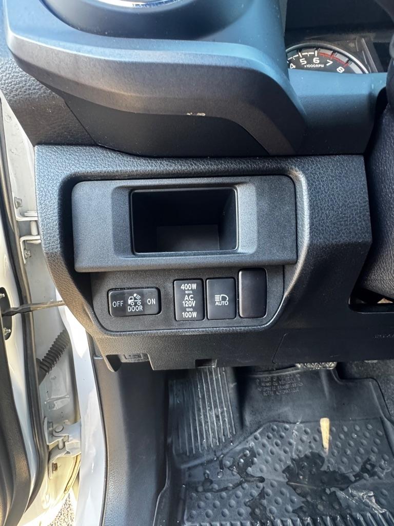 Toyota Tacoma SR5 Double Cab 5' Bed V6 4x2 AT (Natl) 2018