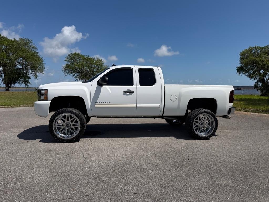 Chevrolet Silverado 1500 2WD Ext Cab 143.5" LS 2010