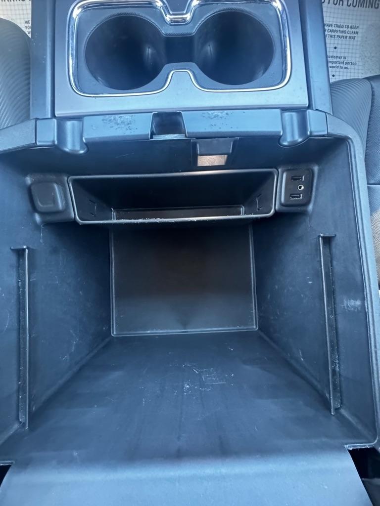 GMC Sierra 1500 4WD Crew Cab 143.5" SLT 2017