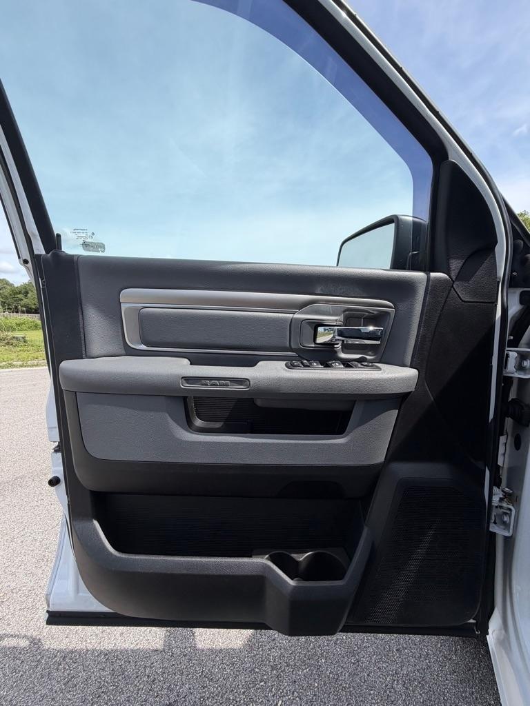 RAM 1500 Classic SLT 4x2 Crew Cab 6'4" Box 2019