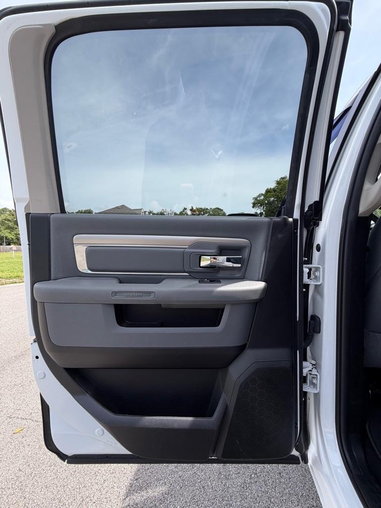 RAM 1500 Classic SLT 4x2 Crew Cab 6'4" Box 2019