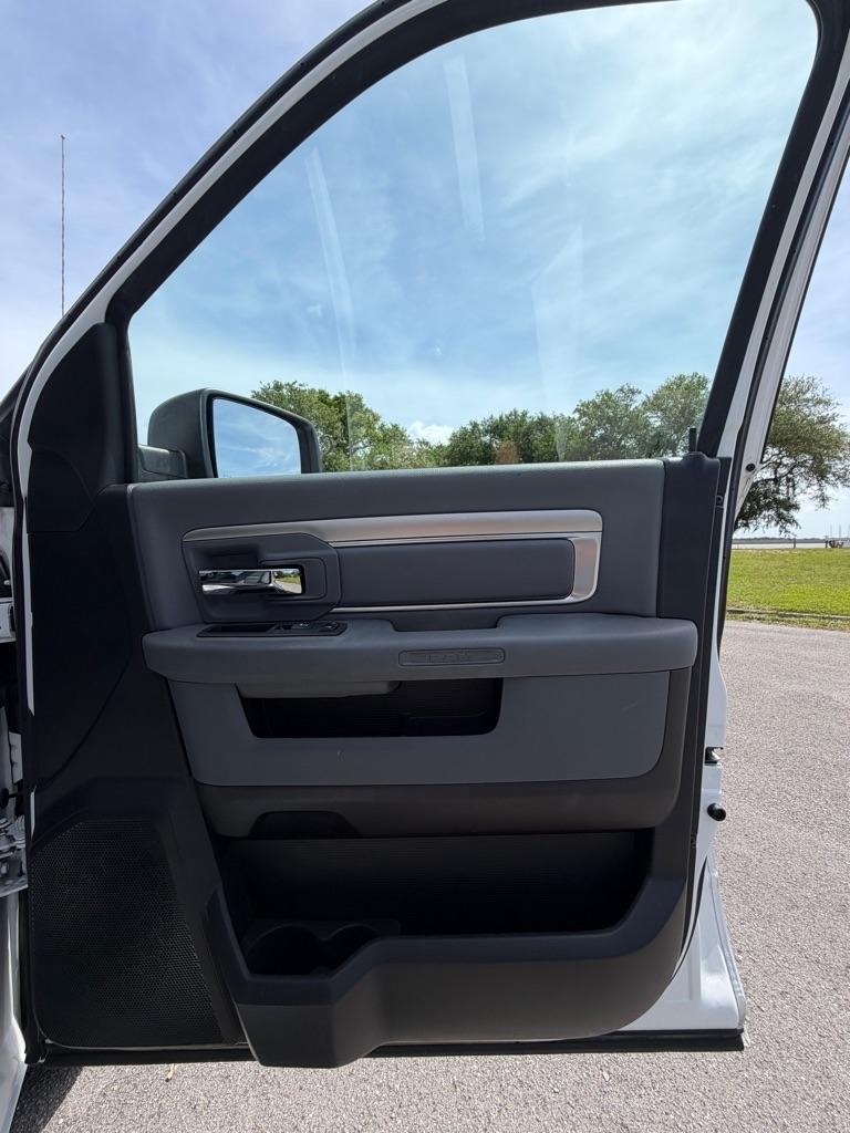 RAM 1500 Classic SLT 4x2 Crew Cab 6'4" Box 2019