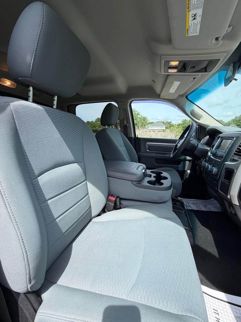 RAM 1500 Classic SLT 4x2 Crew Cab 6'4" Box 2019