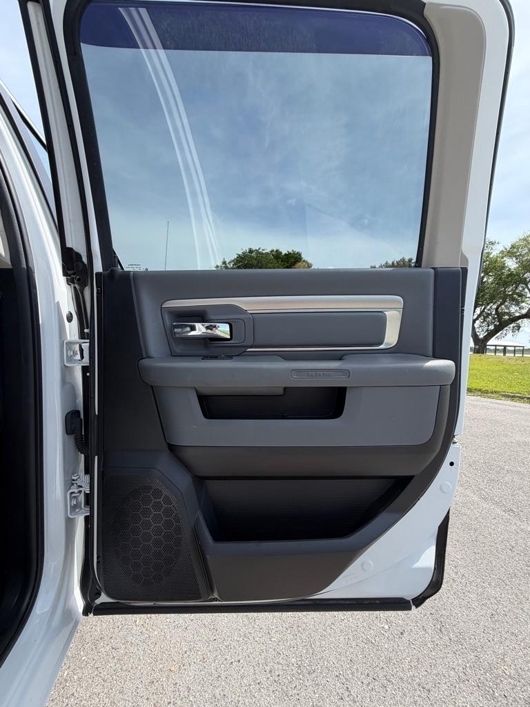 RAM 1500 Classic SLT 4x2 Crew Cab 6'4" Box 2019