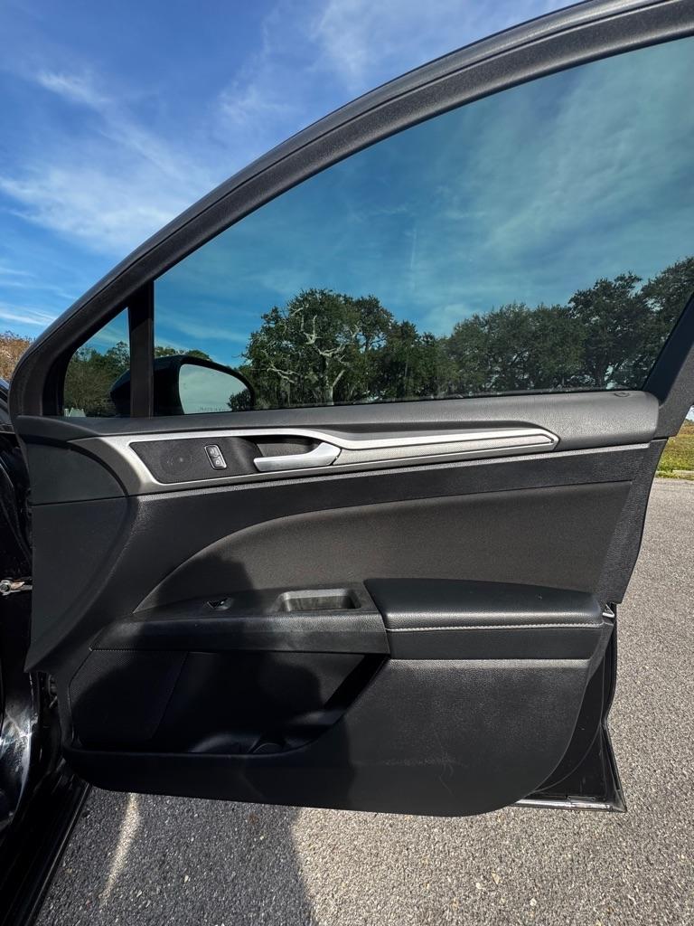 Ford Fusion Hybrid SE FWD 2019