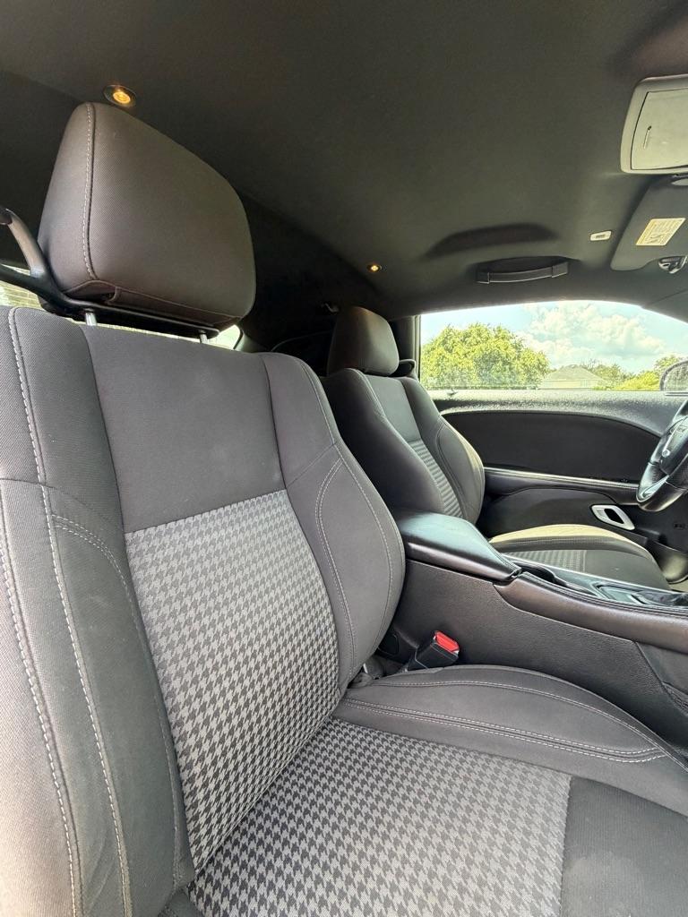 Dodge Challenger SXT RWD 2018