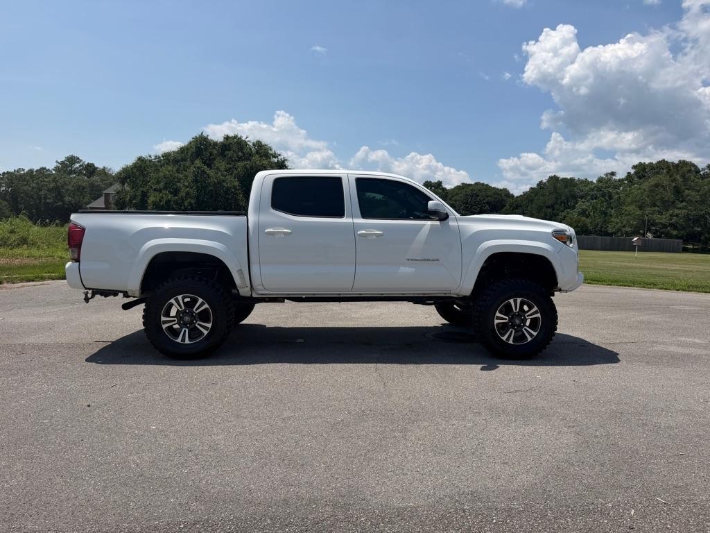 Toyota Tacoma SR5 Double Cab 5' Bed V6 4x2 AT (Natl) 2017