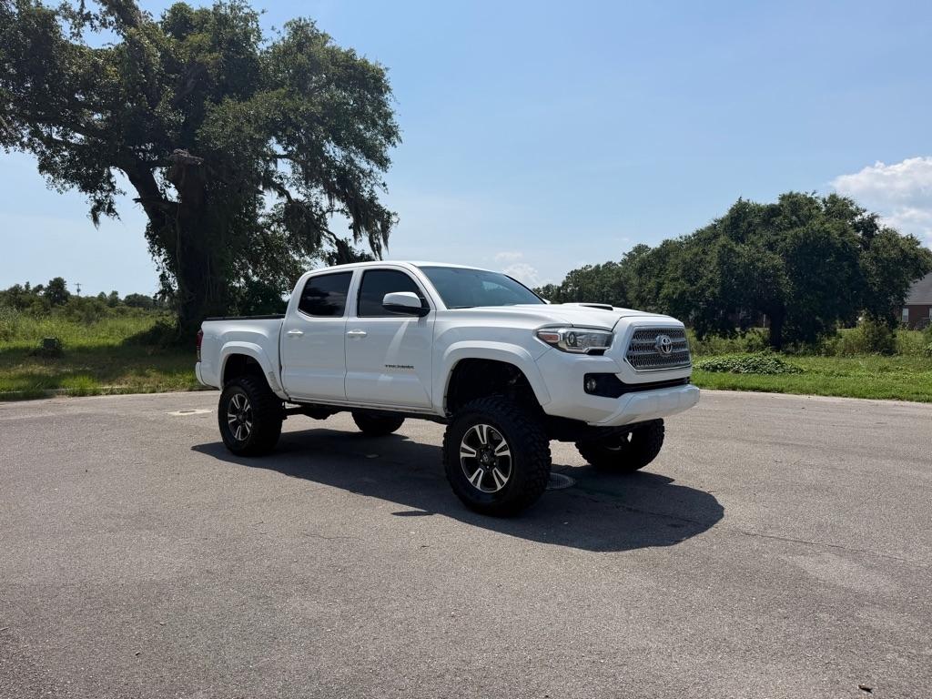 Toyota Tacoma SR5 Double Cab 5' Bed V6 4x2 AT (Natl) 2017