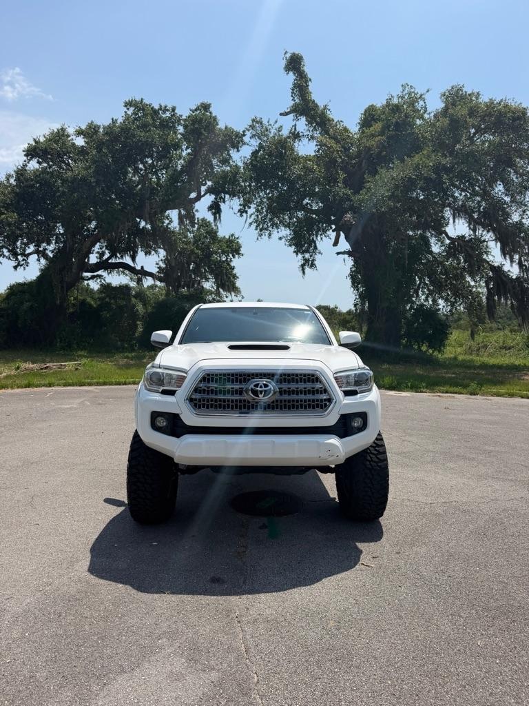 Toyota Tacoma SR5 Double Cab 5' Bed V6 4x2 AT (Natl) 2017