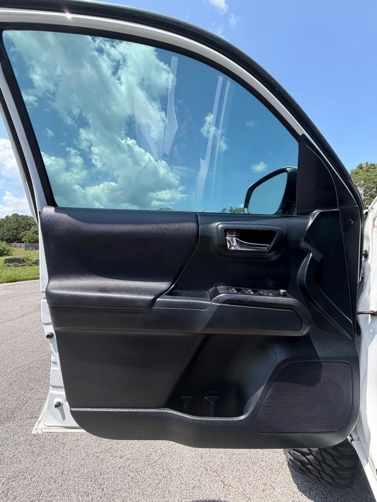 Toyota Tacoma SR5 Double Cab 5' Bed V6 4x2 AT (Natl) 2017