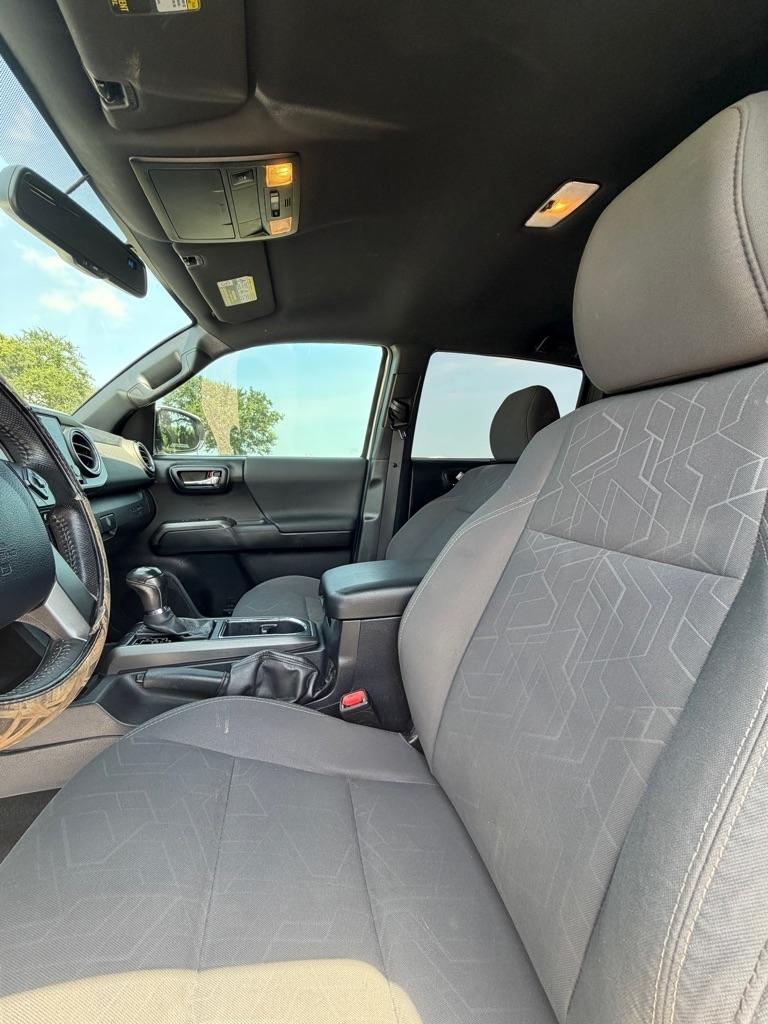 Toyota Tacoma SR5 Double Cab 5' Bed V6 4x2 AT (Natl) 2017