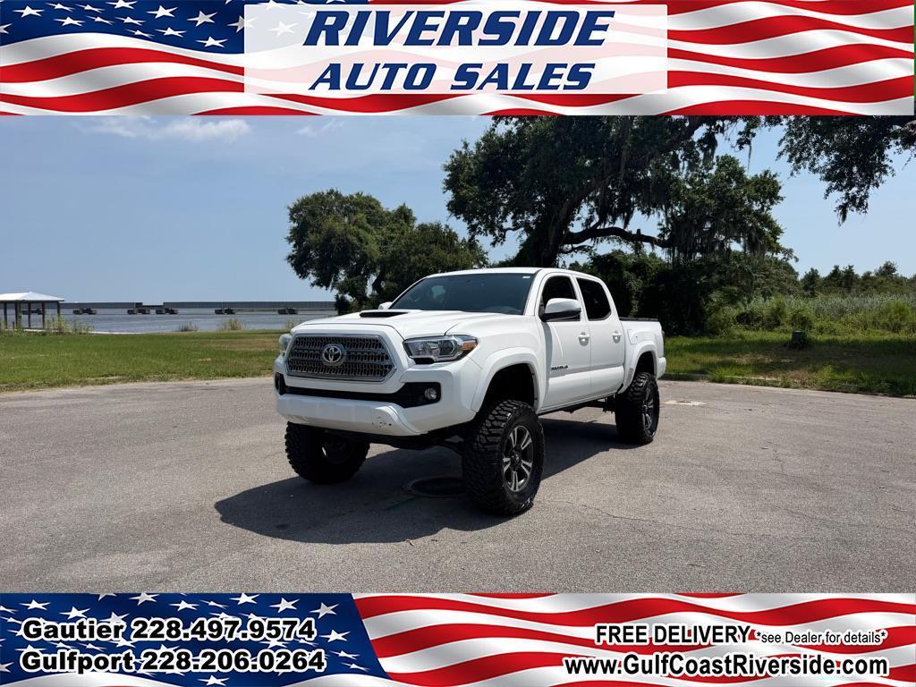 Toyota Tacoma SR5 Double Cab 5' Bed V6 4x2 AT (Natl) 2017