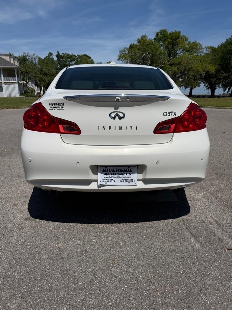 Infiniti G37 Sedan 4dr x AWD 2013