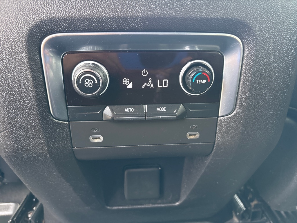 Chevrolet Suburban LT 2021