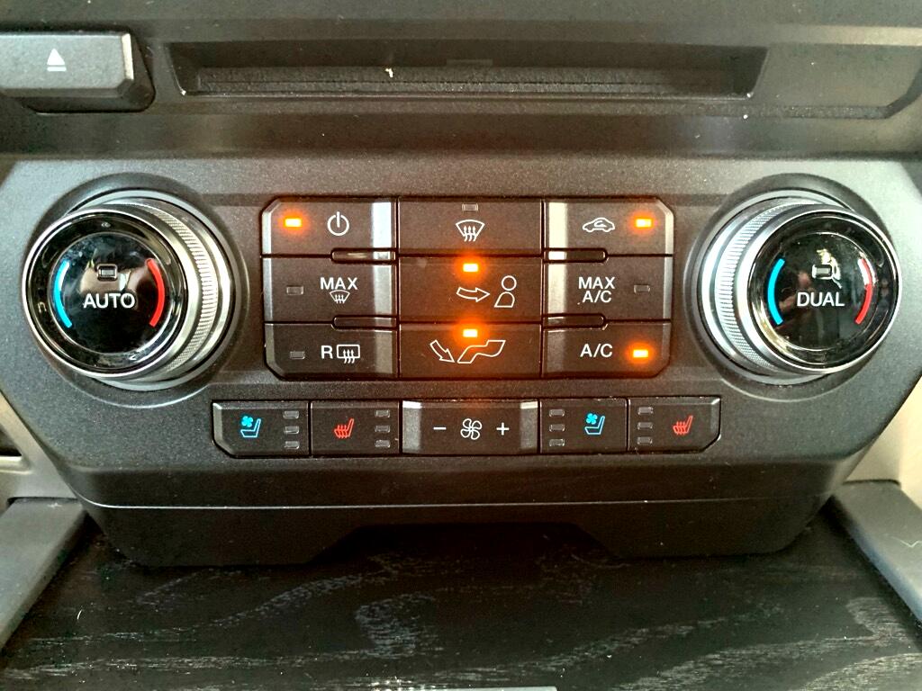 Ford F-150 Platinum 4WD SuperCrew 5.5' Box 2018 Ford F-150 Platinum 4WD SuperCrew 5.5' Box 2018