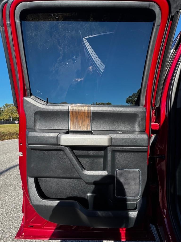 Ford F-150 SuperCrew 139" Lariat 2019