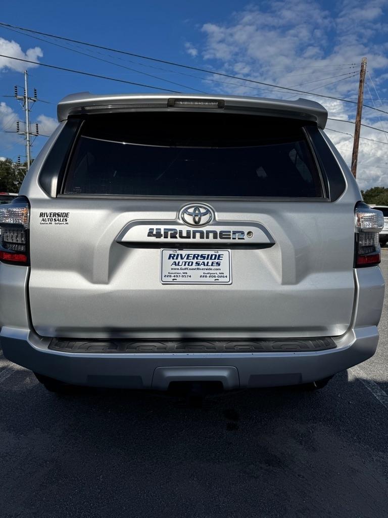 Toyota 4Runner SR5 2WD 2018