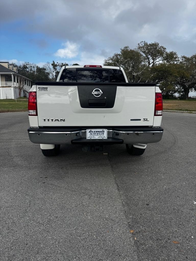 Nissan Titan 2WD Crew Cab SWB SL 2011