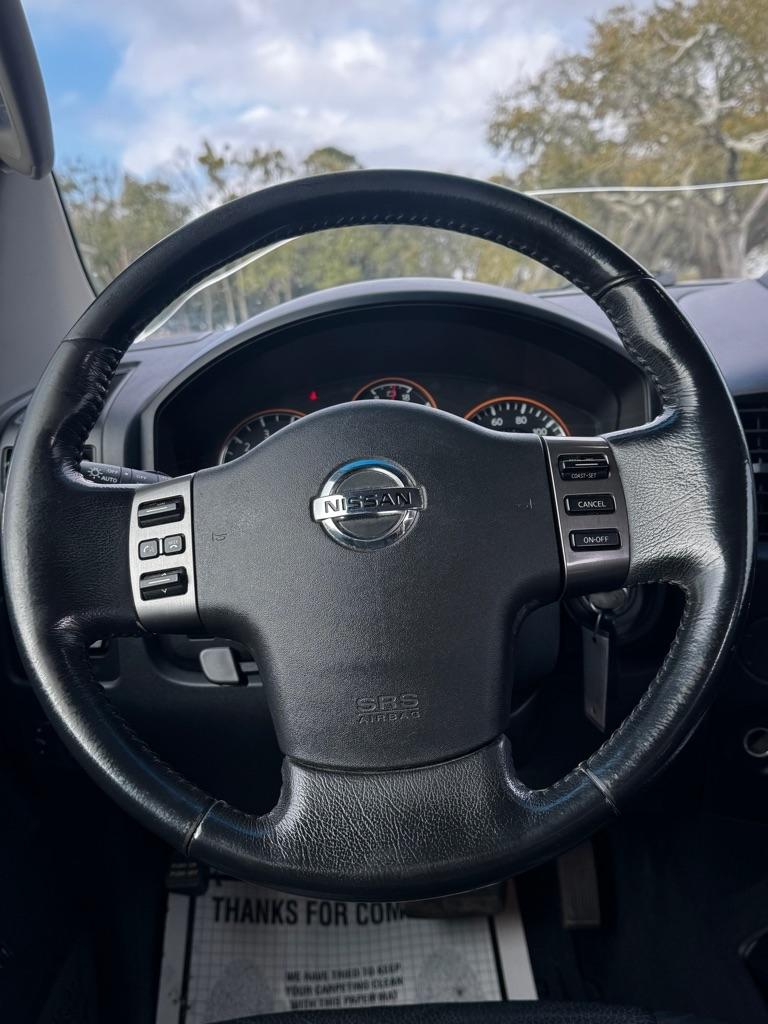 Nissan Titan 2WD Crew Cab SWB SL 2011