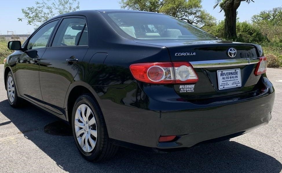 Toyota Corolla 4dr Sdn Auto LE (Natl) 2012