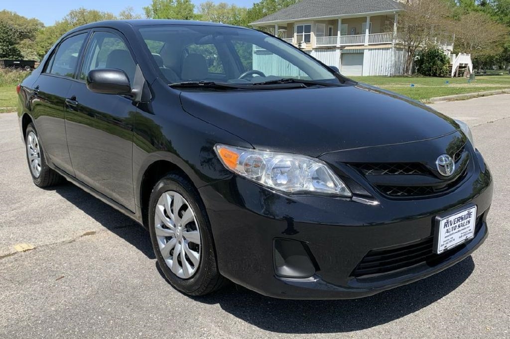 Toyota Corolla 4dr Sdn Auto LE (Natl) 2012