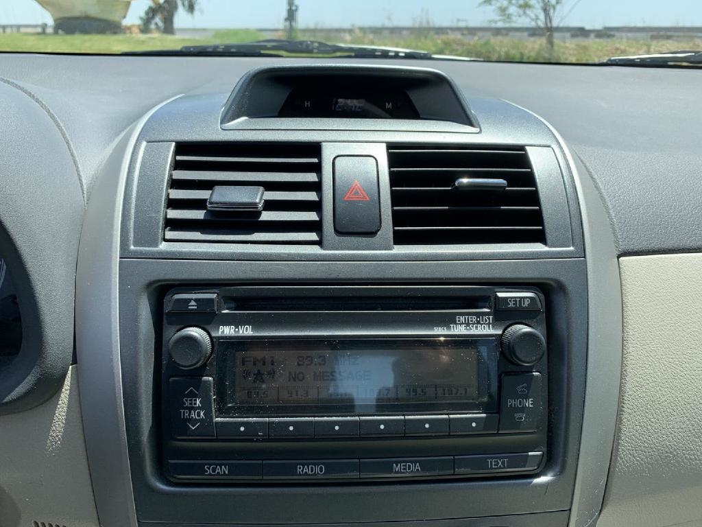 Toyota Corolla 4dr Sdn Auto LE (Natl) 2012