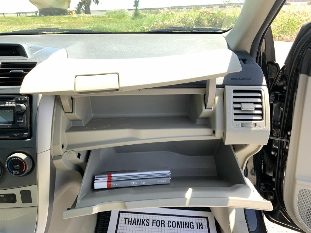 Toyota Corolla 4dr Sdn Auto LE (Natl) 2012