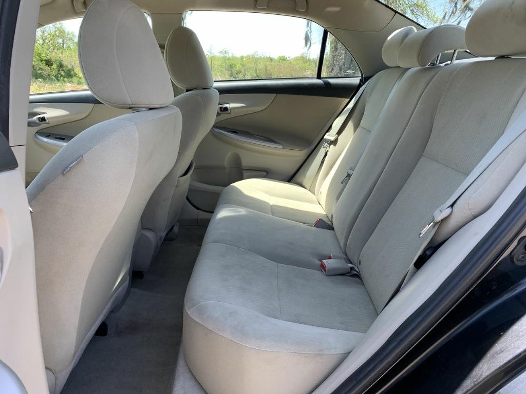 Toyota Corolla 4dr Sdn Man L (Natl) 2012