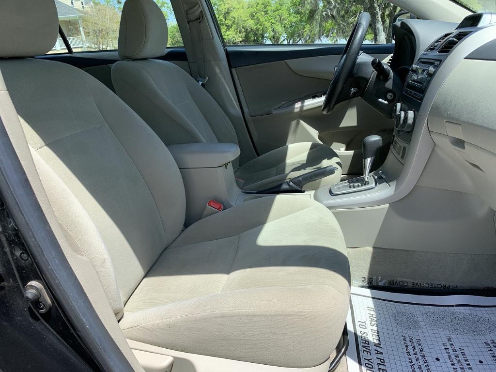 Toyota Corolla 4dr Sdn Man L (Natl) 2012