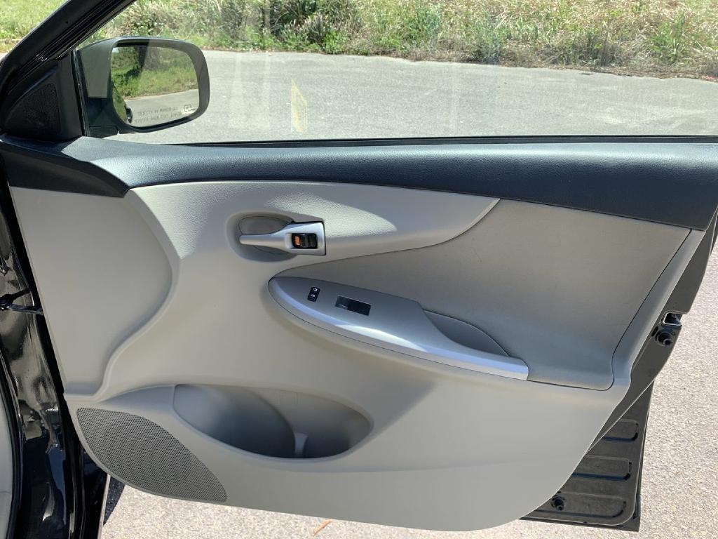 Toyota Corolla 4dr Sdn Man L (Natl) 2012