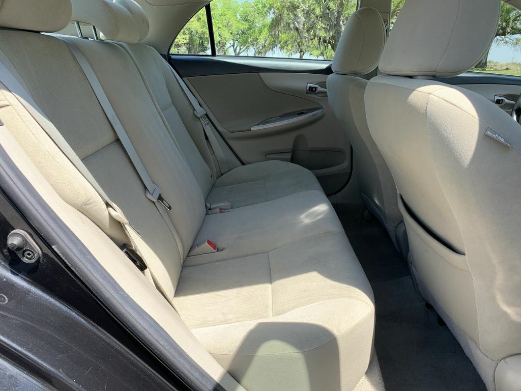 Toyota Corolla 4dr Sdn Man L (Natl) 2012