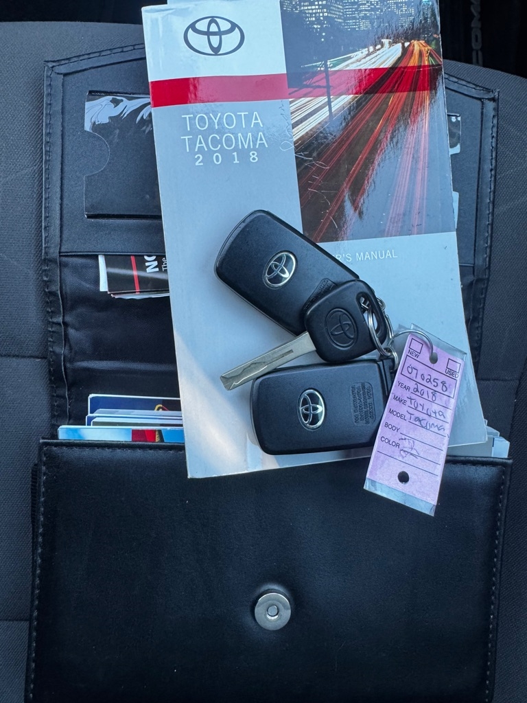 Toyota Tacoma SR5 Double Cab 5' Bed V6 4x2 AT (Natl) 2018