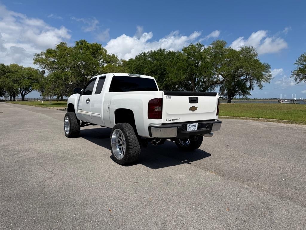 Chevrolet Silverado 1500 2WD Ext Cab 143.5" LS 2010