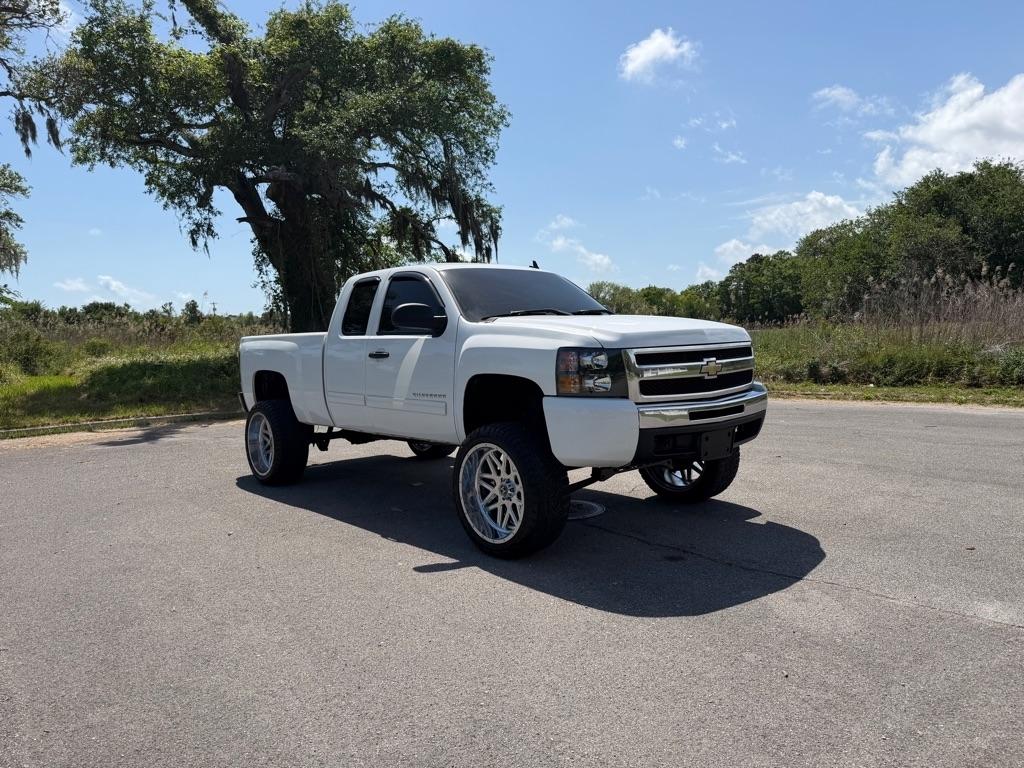 Chevrolet Silverado 1500 2WD Ext Cab 143.5" LS 2010