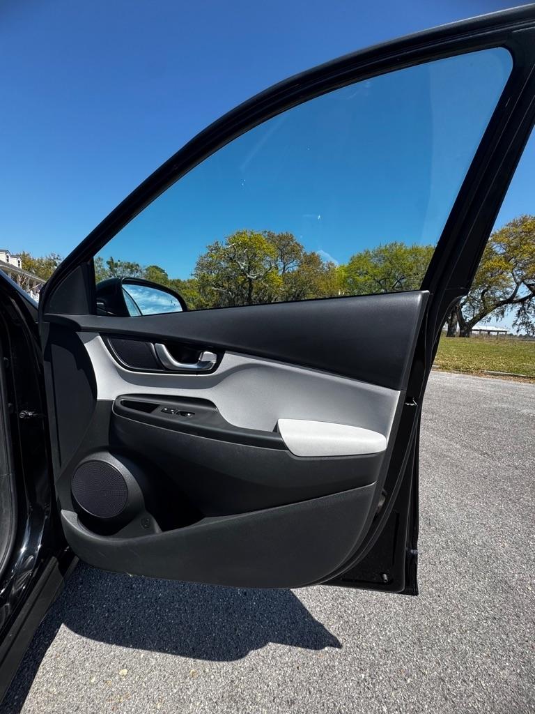 Hyundai Kona SEL Auto FWD 2022