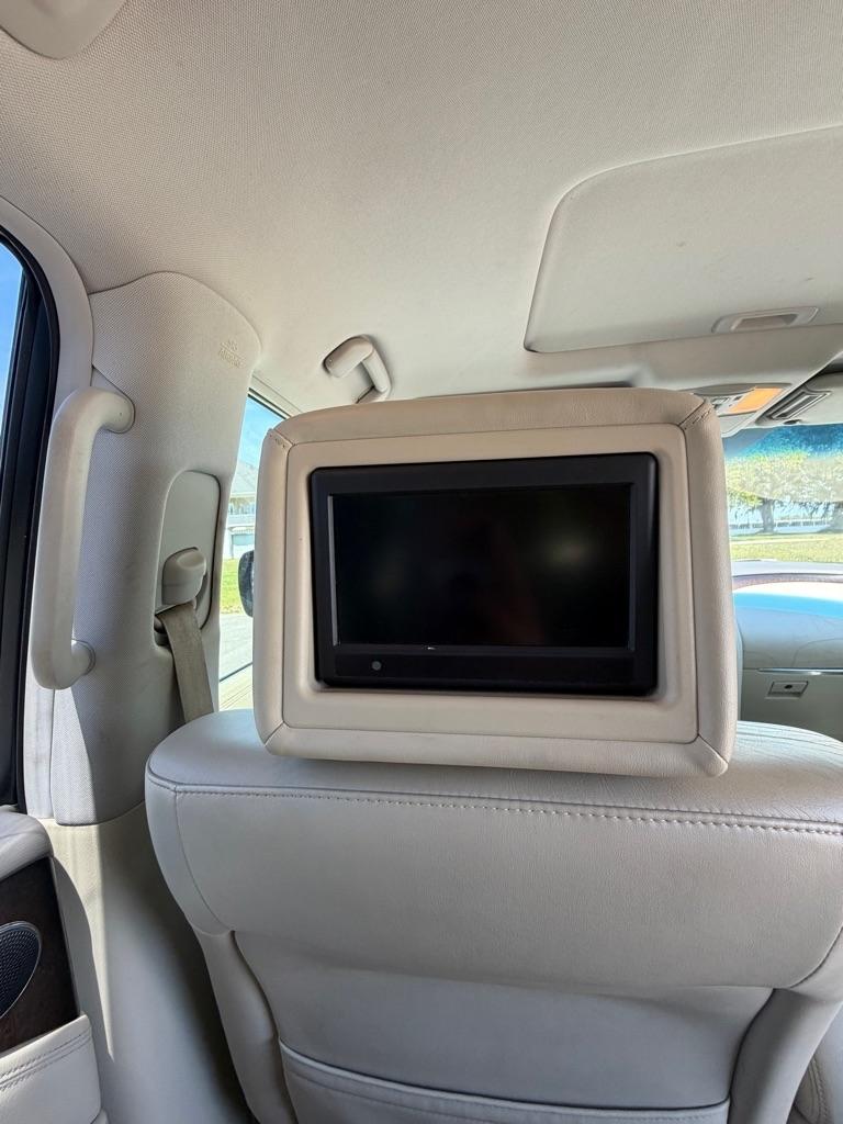 Infiniti QX56 2WD 4dr 7-passenger 2012