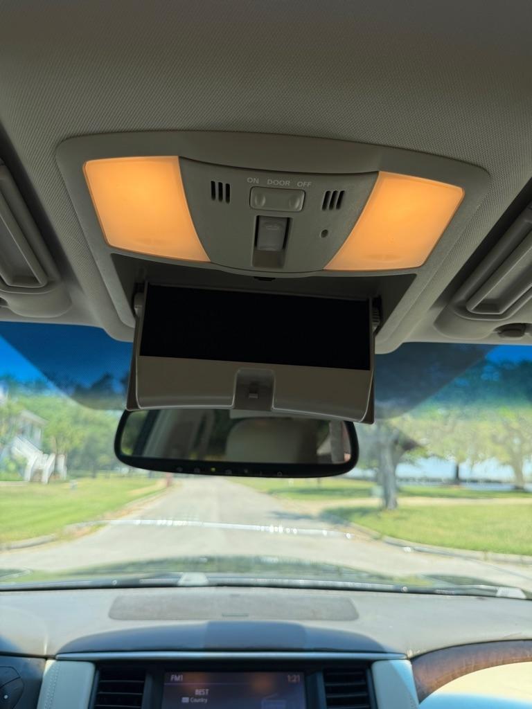 Infiniti QX56 2WD 4dr 7-passenger 2012