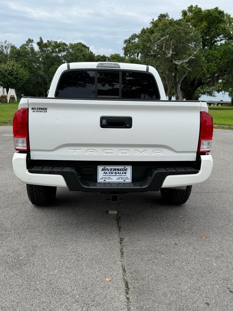 Toyota Tacoma SR Double Cab 5' Bed I4 4x2 AT (Natl) 2017