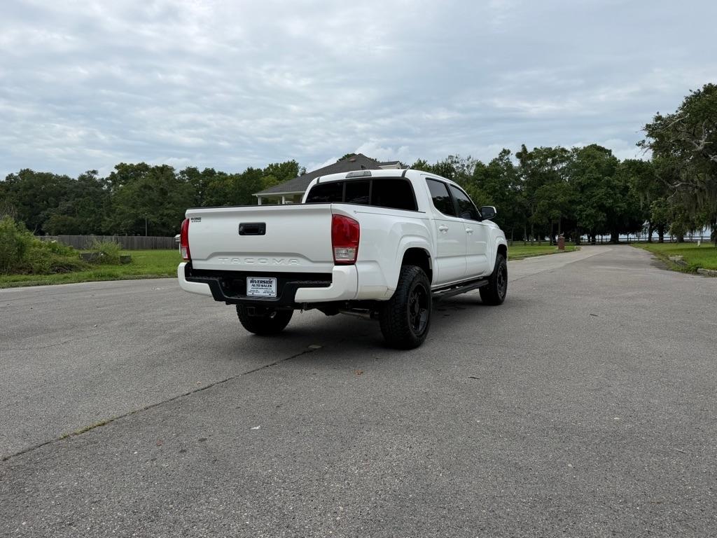 Toyota Tacoma SR Double Cab 5' Bed I4 4x2 AT (Natl) 2017
