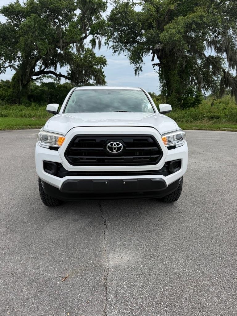 Toyota Tacoma SR Double Cab 5' Bed I4 4x2 AT (Natl) 2017