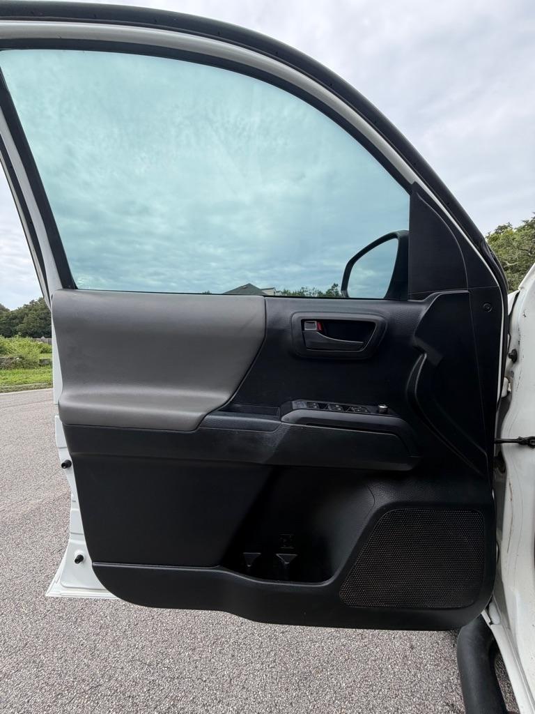 Toyota Tacoma SR Double Cab 5' Bed I4 4x2 AT (Natl) 2017