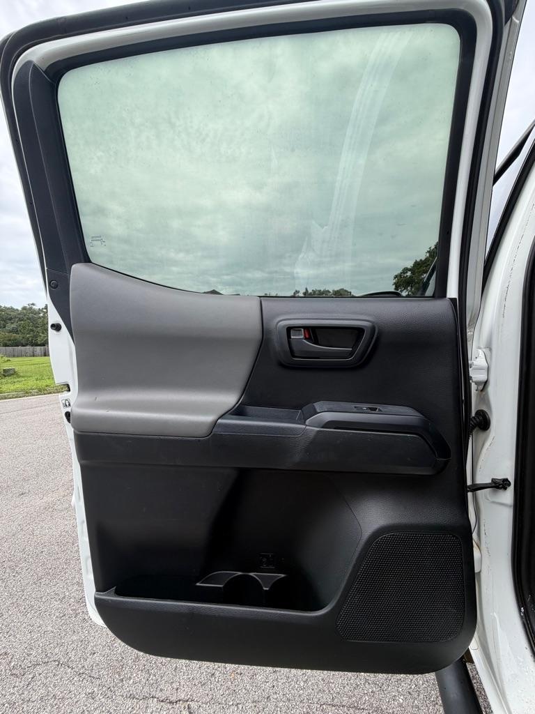 Toyota Tacoma SR Double Cab 5' Bed I4 4x2 AT (Natl) 2017